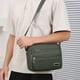 thumbnail image 1 of Mochila de pecho para hombre | Bolso bandolera | Tela ligera | Correa ajustable de 35 a 91 cm | Múltiples compartimentos | Opciones: verde, azul y marrón, 1 of 5