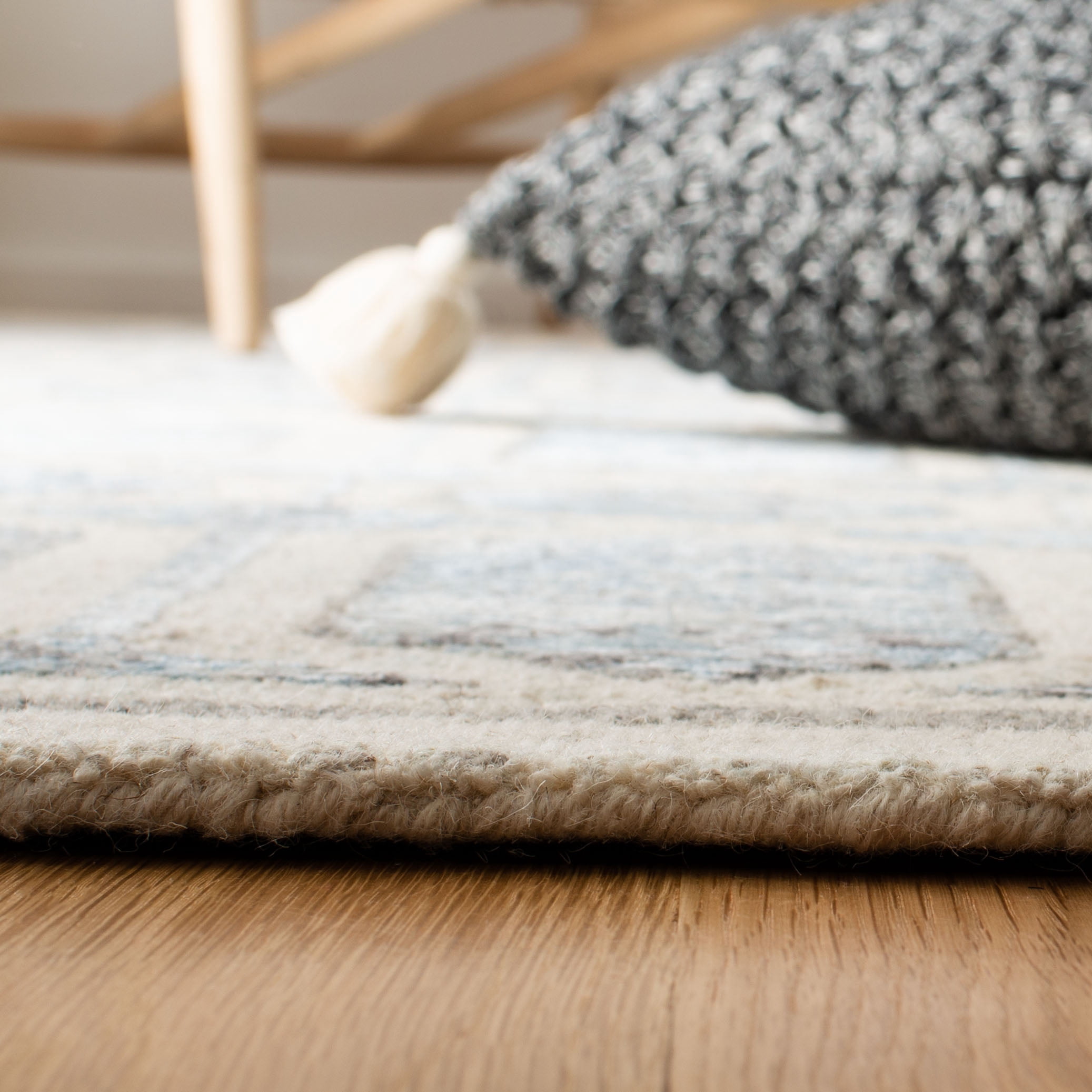 SAFAVIEH Artistry Jorie Geometric Area Rug, Ivory/Blue, 6' x 9'