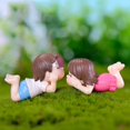 thumbnail image 1 of Mini figura de pareja de Navidad para decoración del hogar, adorno de bonsái para jardín, juguete en miniatura para niños, estatua de personas, 2 piezas, 1 of 4
