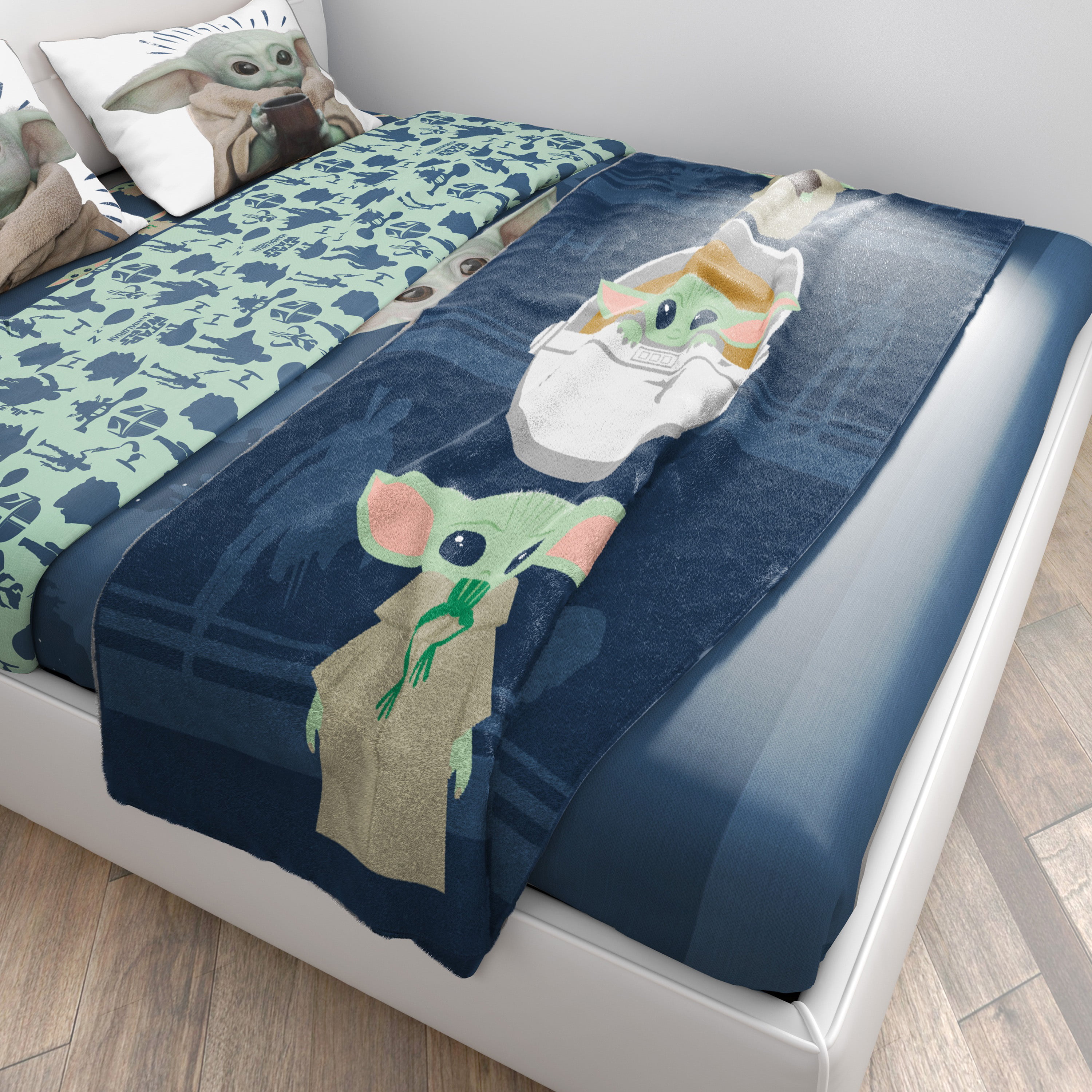 Fade Resistant Super Soft Fleece Measures 46 x 60 inches Kids Bedding Features The Child Baby Yoda Official Star Wars Product Jay Franco Star Wars The Mandalorian My Good Side Throw