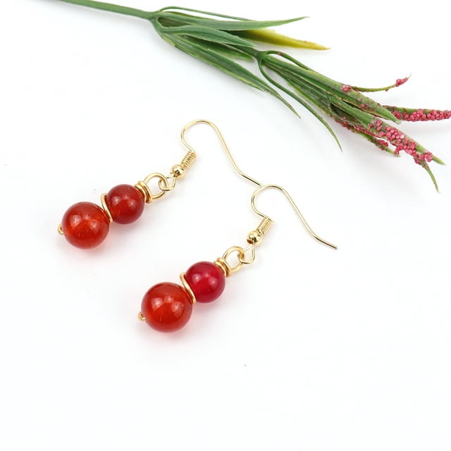 Nvzi Pendientes personalizados, cuentas redondas de piedra de cristal hechas a mano, pendientes envueltos en alambre de cobre dorado, pendientes elegantes de estilo largo con cuentas (rojo)
