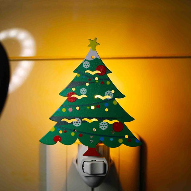 Luz Nocturna Navideña Enchufable | Luz Led Nocturna Giratoria de 360° y Cálida de 3000 K para Niños | Decoración Navideña de Plástico Multicolor | Regalo Navideño de Bajo Consumo para Fiestas y Dormi