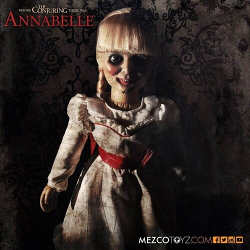 The Conjuring Scaled Prop Replica Bambola Annabelle Doll 46 cm MEZCO = = 