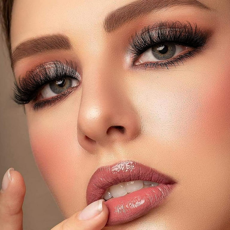 How to Put on Eye Shadow