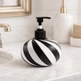 thumbnail image 2 of Elegante dispensador de jabón de resina con rayas blancas y negras, botella con bomba de jabón de manos recargable for decoración de baño y cocina, 2 of 6