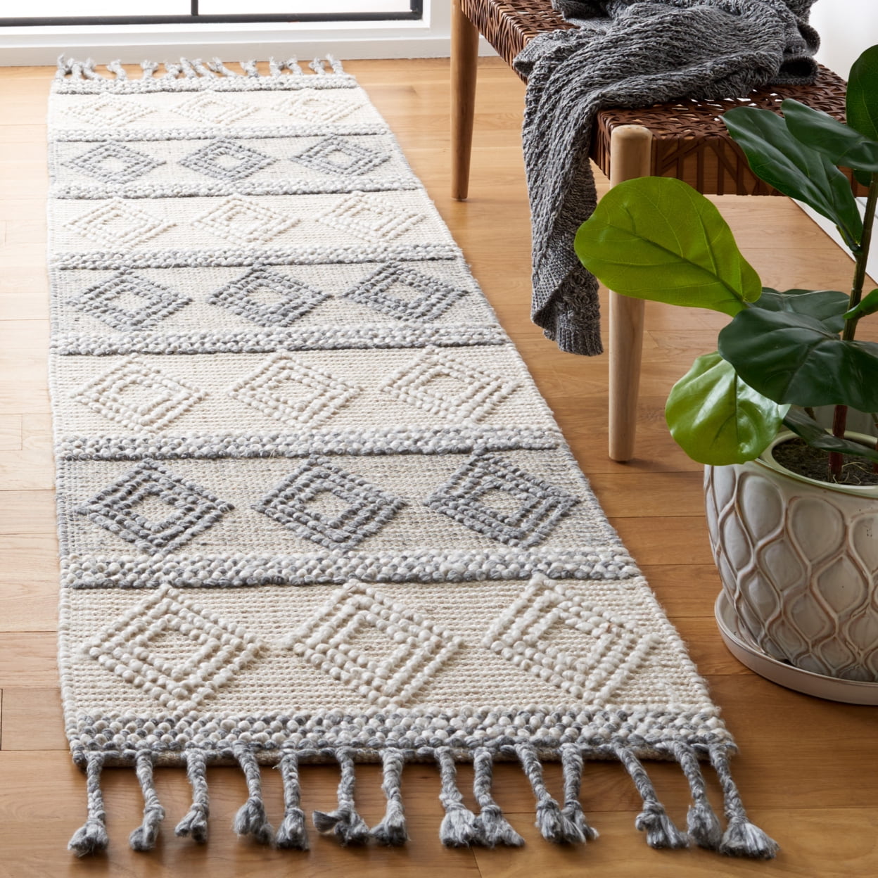 SAFAVIEH Natura Andrina Southwestern Area Rug, Ivory/Grey, 3' x 5'