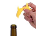 thumbnail image 1 of Tapón de vino en forma de delfín, tapón decorativo creativo reutilizable para botella, regalo de vino para vacaciones, Festival de año Nuevo, barman Amarillo, 1 of 8