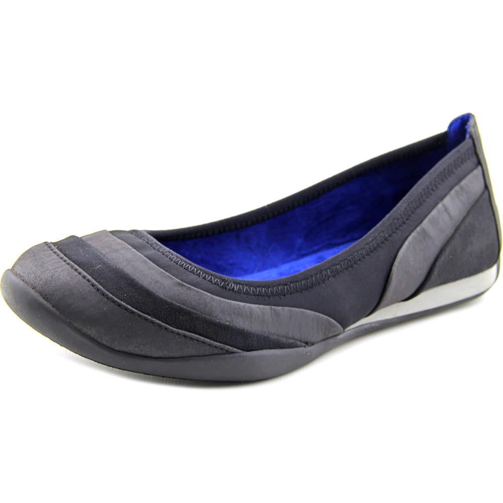adrienne vittadini flats