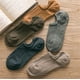 thumbnail image 5 of Calcetines de hombre Calcetines de algodón de color liso Calcetines cortos inclinados Calcetines clásicos de color liso de moda para hombre Calcetines cortos de primavera y verano, 5 of 6
