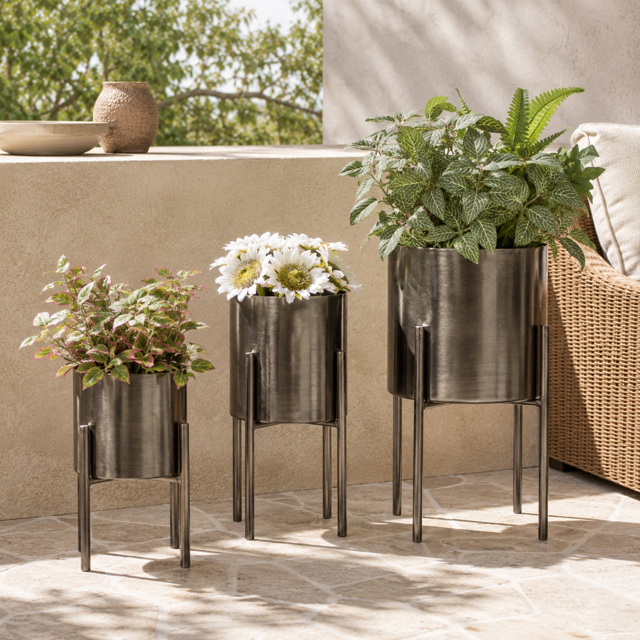 DecMode 18", 14", 12"H Black Metal Planter with Removable Stand (3 Count)