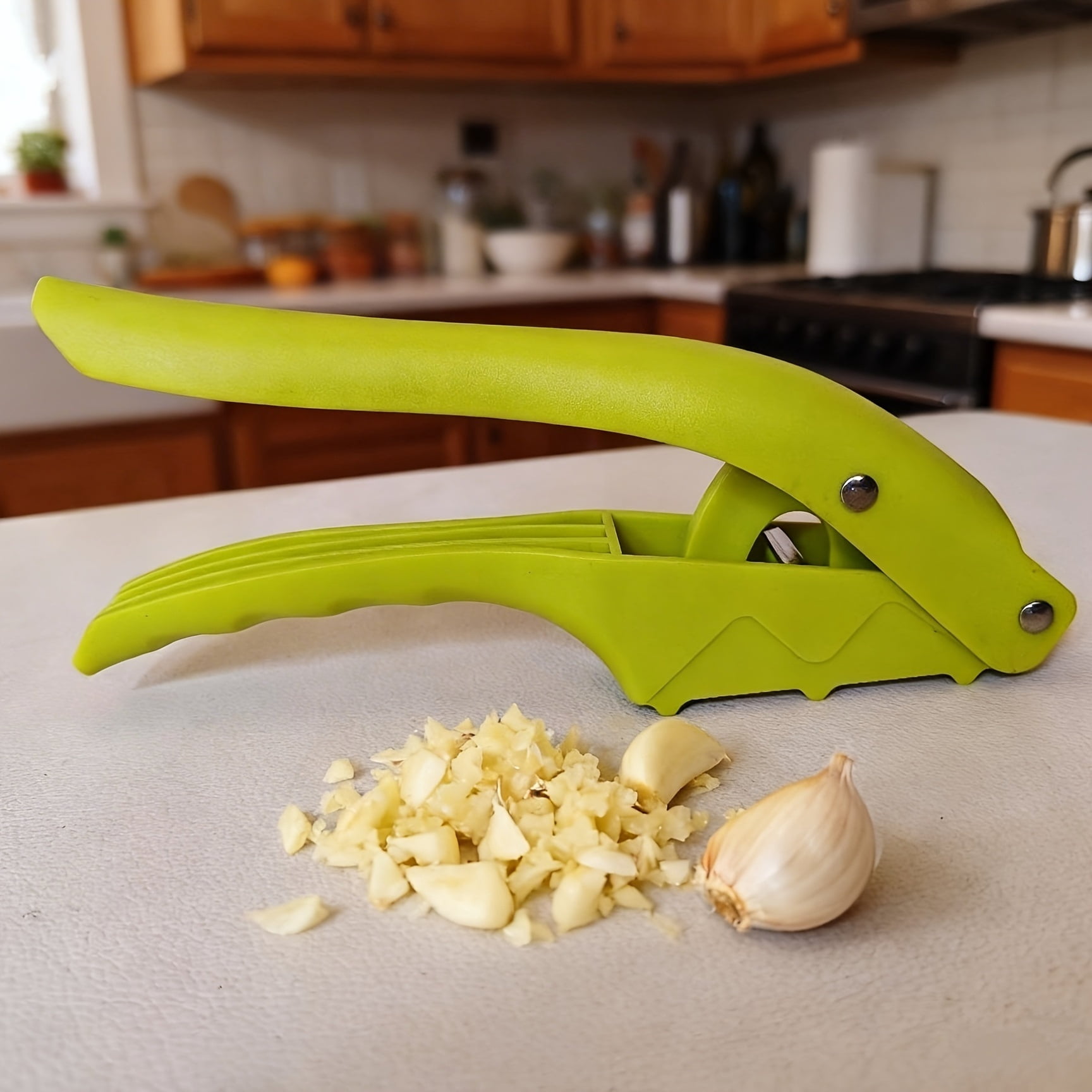 Stainless steel two-in-one garlic press is a must-have garlic slicing tool in the kitchen. It is durable and easy to clean. It is suitable for families and professional chefs.