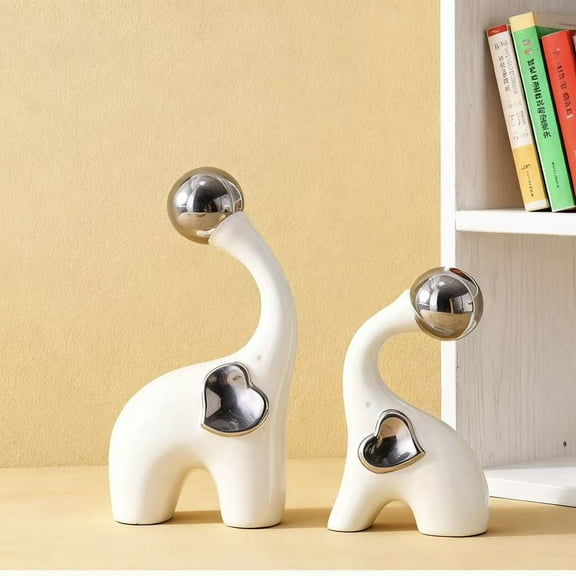 Ceramic heart-shaped decorative items for home entryways, TV cabinets, wine cabinets, and office desktops – a luxurious and high-end ornament.