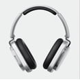 thumbnail image 1 of Headphone Nothing (1) versión INTL blanca con funda y cable, 1 of 10