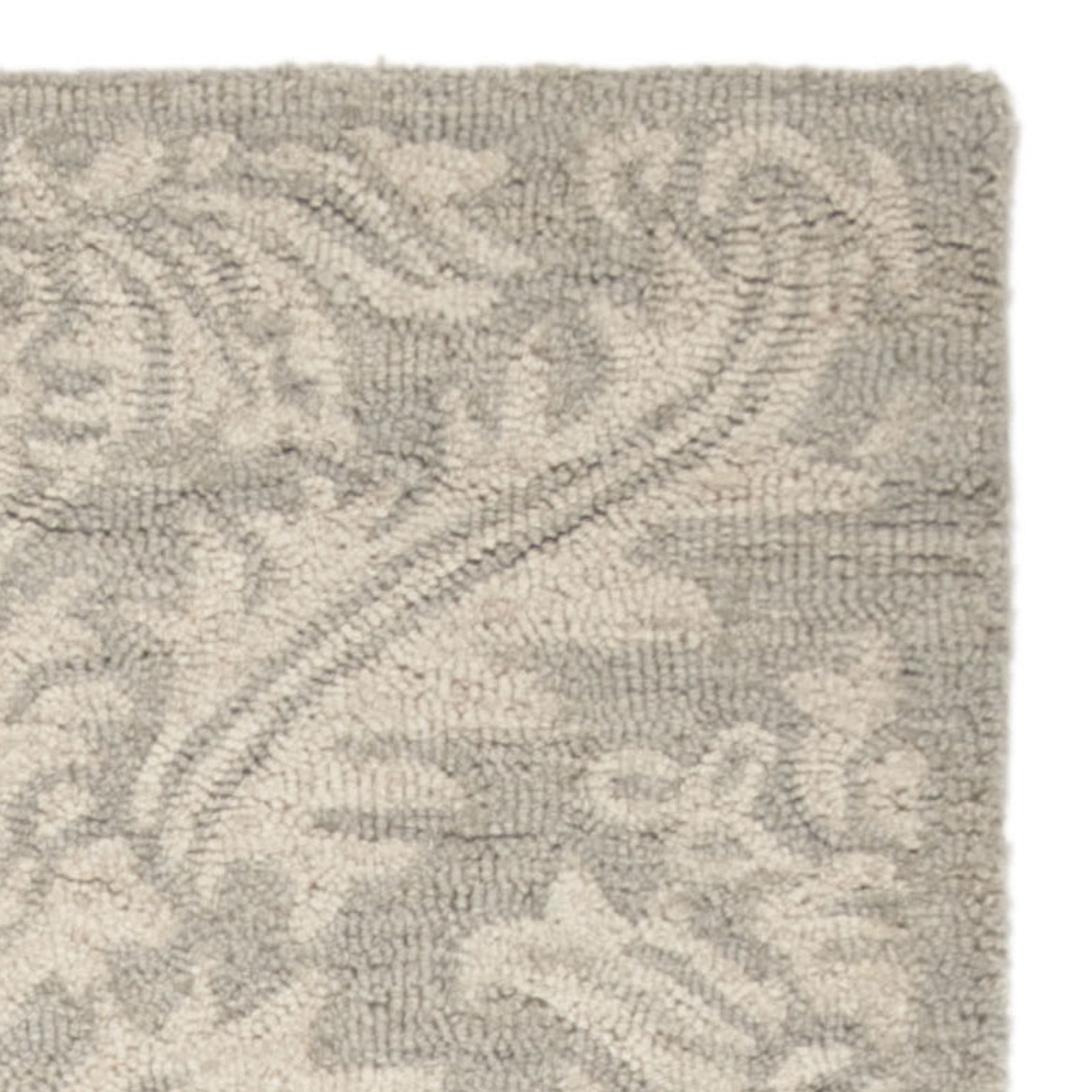 SAFAVIEH Micro-Loop Romain Damask Floral Wool Runner Rug, Silver, 2'3" x 7'