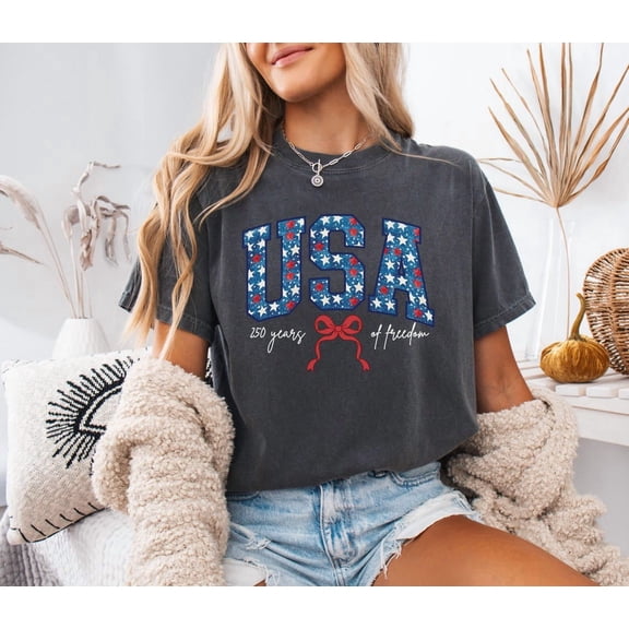 VibeNest Studio Unisex USA 250 Years of Freedom Coquette Bow Patriotic 4th of July Garment Dyed Graphic T-Shirt