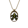 thumbnail image 1 of Collar colgante Vintage de bronce antiguo Electroskulling 4.0 cm x 3.0 cm cadena 50 cm, 1 of 3