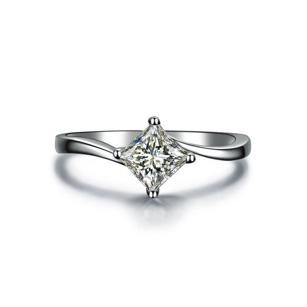 Diamond Solitaire Engagement Ring 