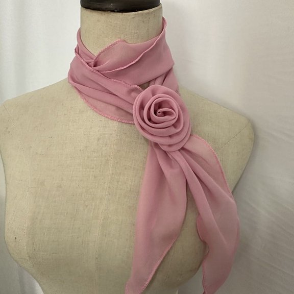 Zhuge elegant and personalized scarf, long small scarf with rose buckle collar decoration, artistic style dressing scarf (pink)