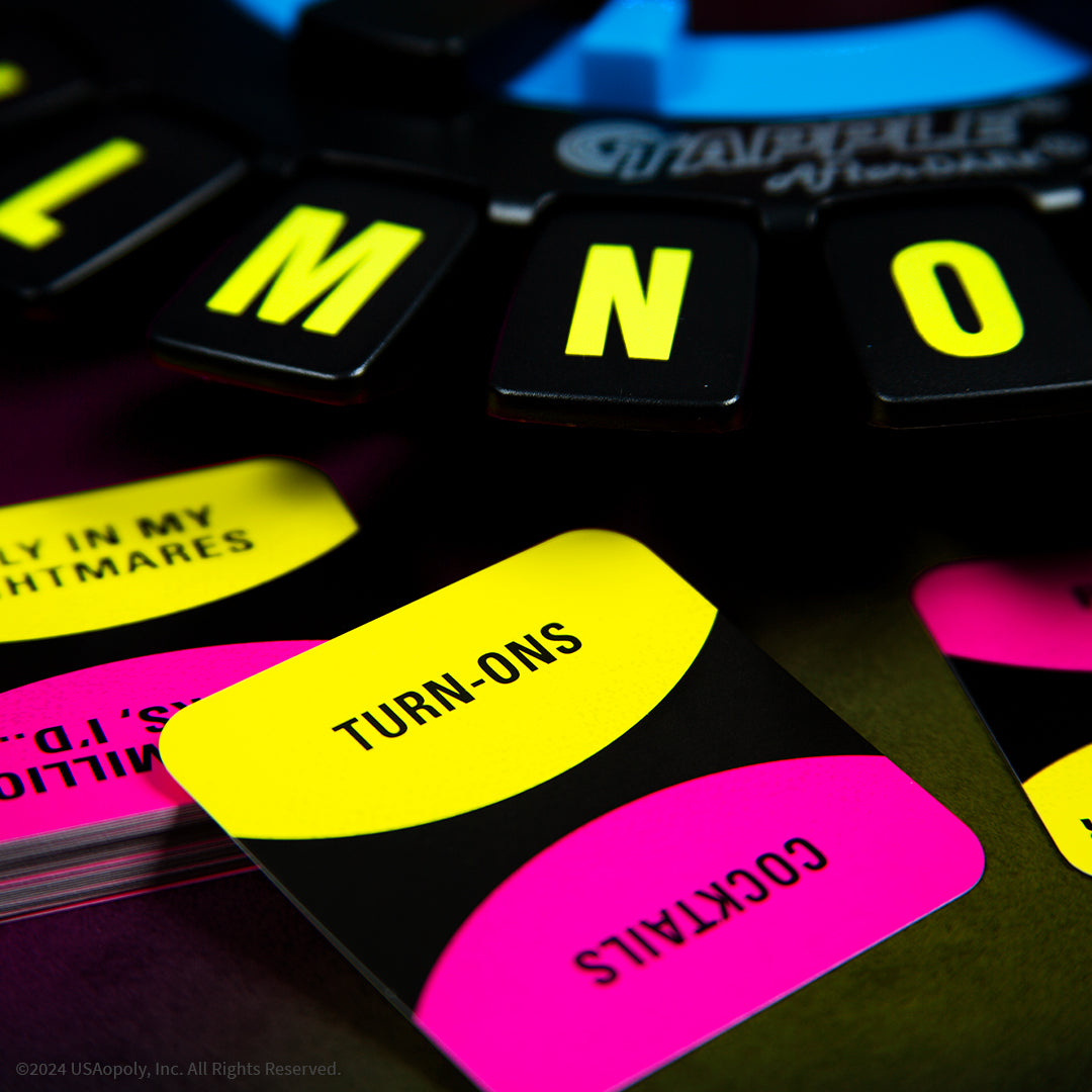 Tapple: After Dark, juego de palabras rápido, para mayores de 17 años, elige una categoría, toca una letra, grita una respuesta y corre contra el tiempo para ser el último jugador, gran juego de fiesta para 1, de USAopoly 3
