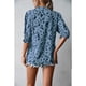 thumbnail image 3 of Blusa de cuello redondo con estampado floral azul, mangas abullonadas y puños fruncidos: blusa informal para mujer para citas, 3 of 8