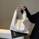 thumbnail image 4 of Bolso Hobo Elegante Hombro Retro PU para Mujer Diario, 4 of 9