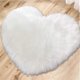 thumbnail image 3 of Alfombra con forma de corazón, bonito cojín de felpa con forma de corazón de melocotón para silla, sofá cama, alfombra para sala de estar, dormitorio, habitación de los niños, 80 × 90 cm (Blanco), 3 of 4
