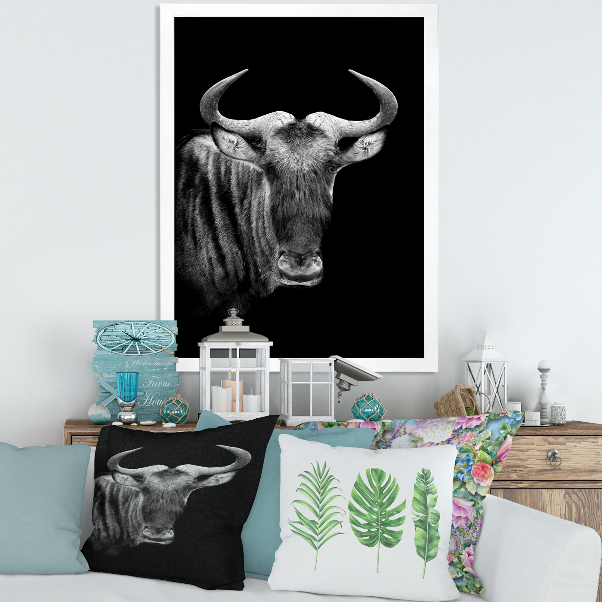 Designart 'Black and White Portrait Of Wildebeest' Farmhouse Framed Art Print