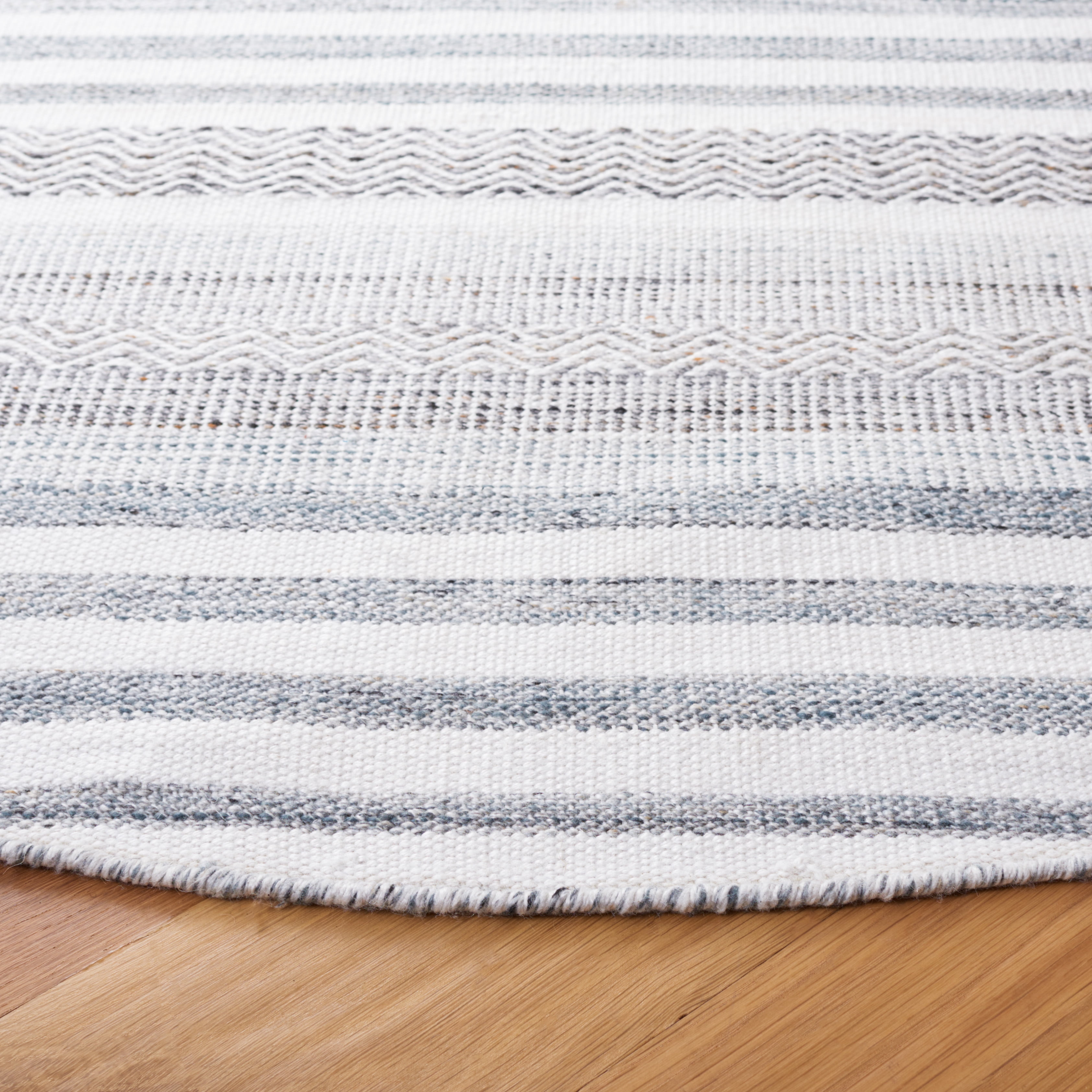SAFAVIEH Kilim Malena Striped Polyester Area Rug, Ivory/Grey, 6' x 6' Round