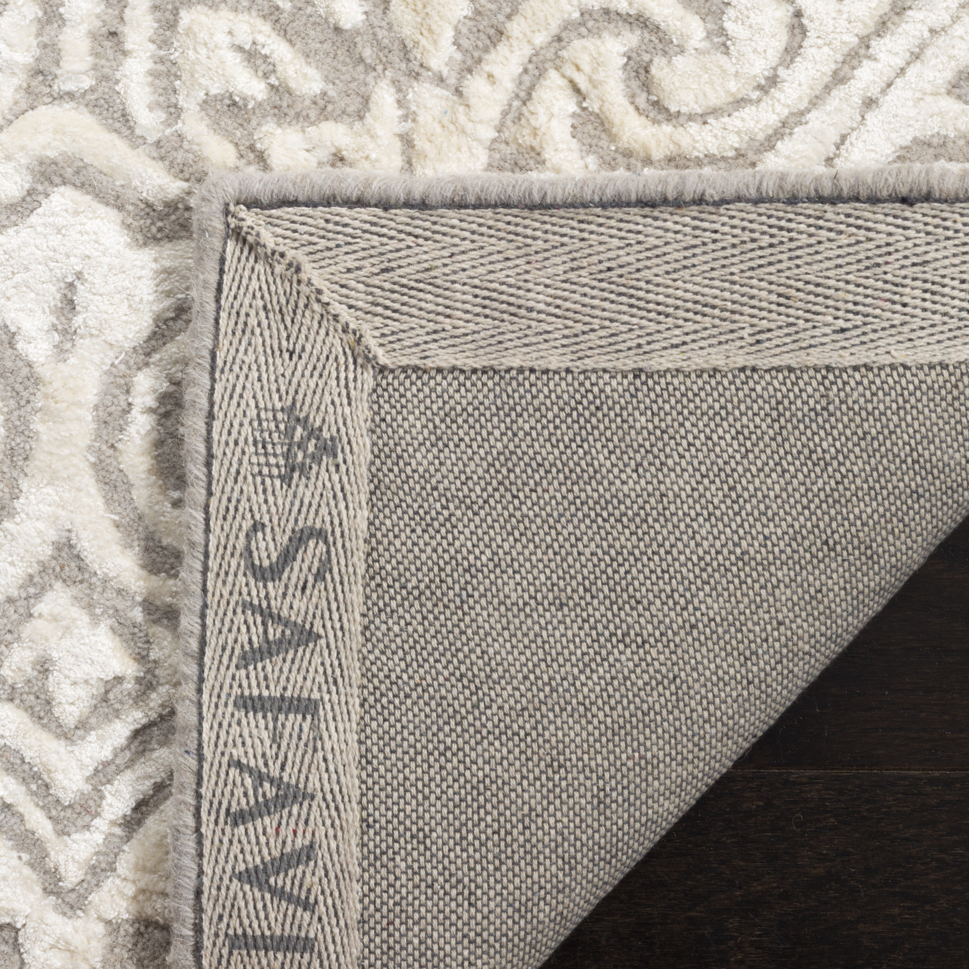 SAFAVIEH Glamour GLM568A Handmade Silver / Ivory Rug