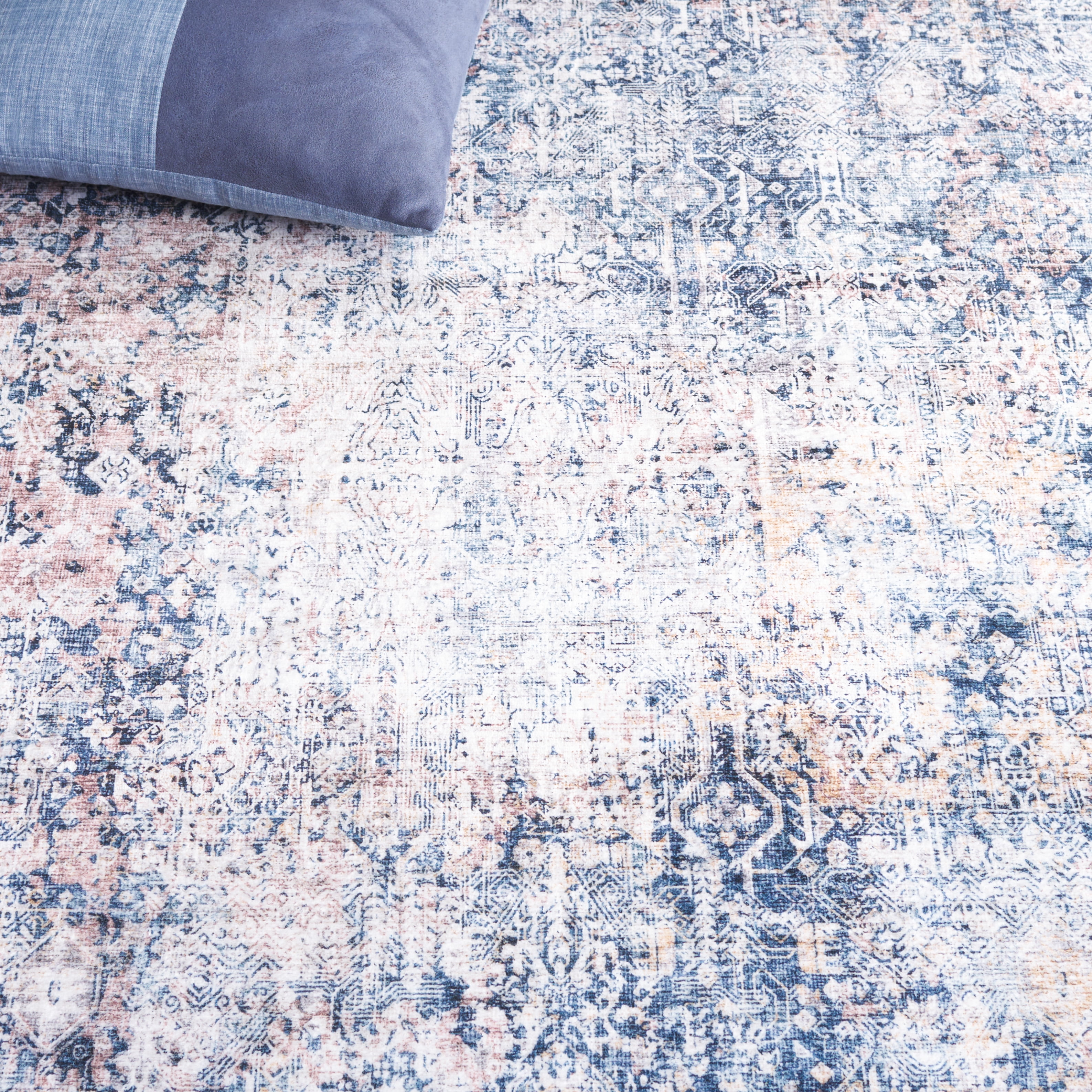 SAFAVIEH Santa Monica Alice Abstract Polyester Area Rug, Navy/Beige, 6' x 6' Round