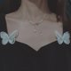 thumbnail image 3 of Collar de mujer shaofei con perlas falsas y dije de mariposa ajustable 35 cm, 3 of 5