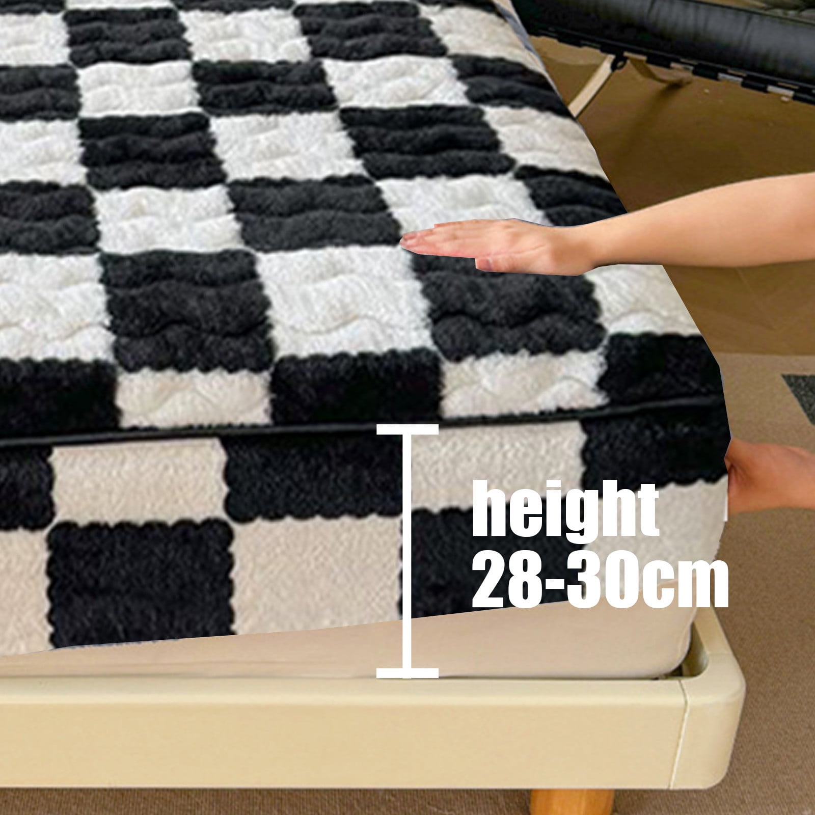 Quilted Fitted Sheet Winter Warm, Checkerboard Pattern Mattress Protector – Breathable Non-Slip Pocket Design, Soft Polyester Bed Cover for Care Bed, Home or Guest Room
