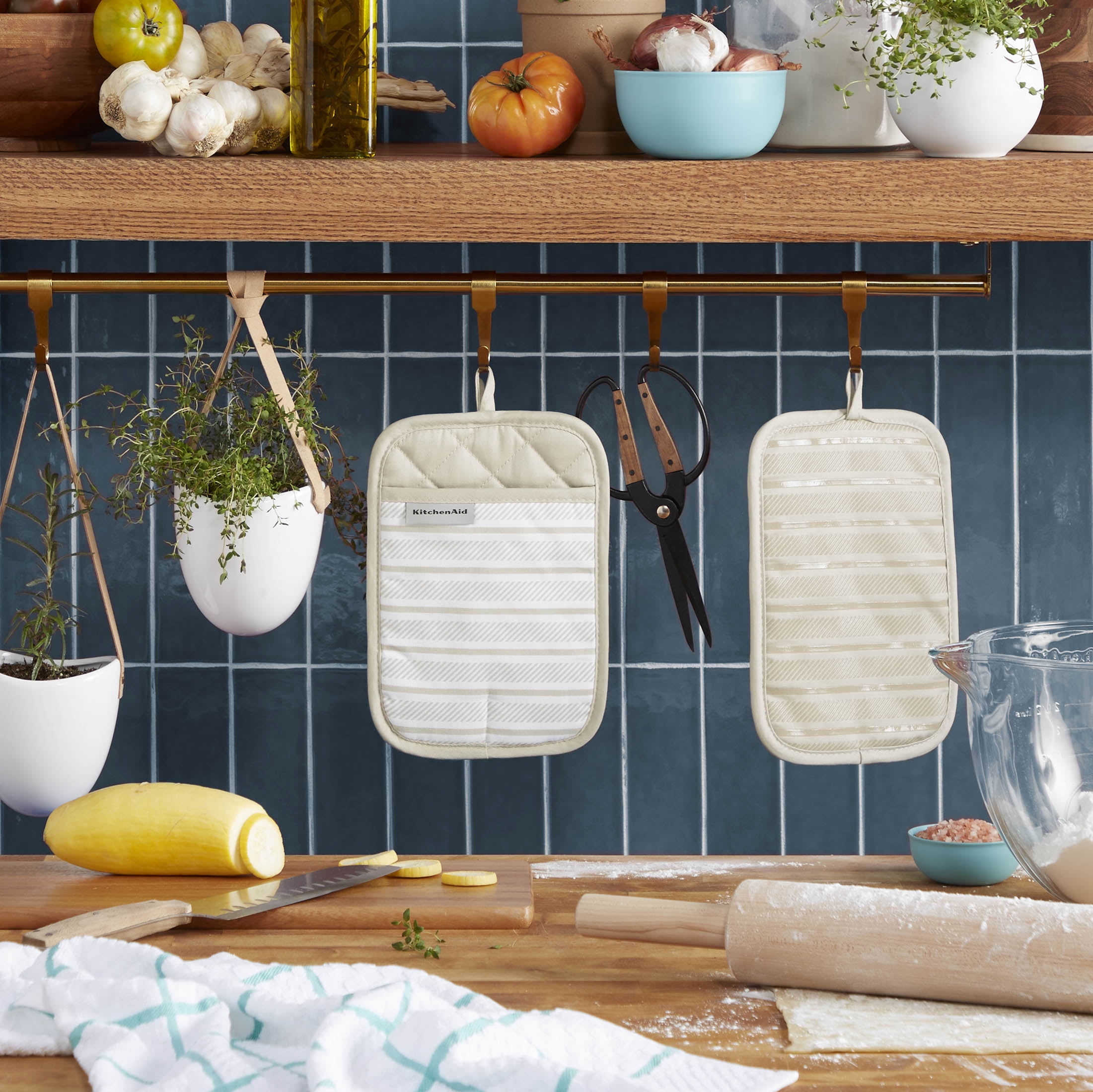 KitchenAid Albany Pot Holder 2-Pack Set, Milkshake, 7"x10"