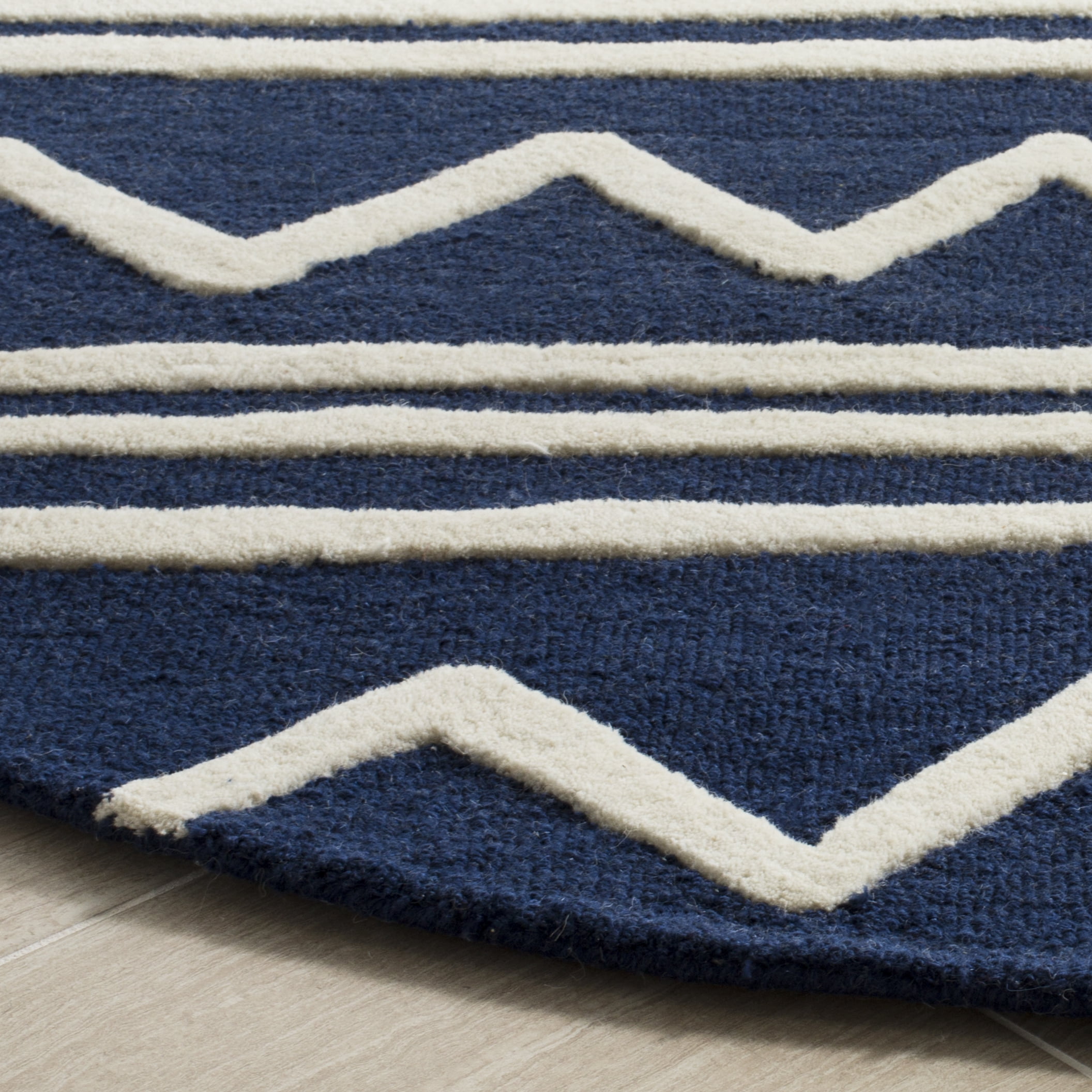 SAFAVIEH Kids Zigzag Striped Wool Area Rug, Navy/Ivory, 5' x 5' Round