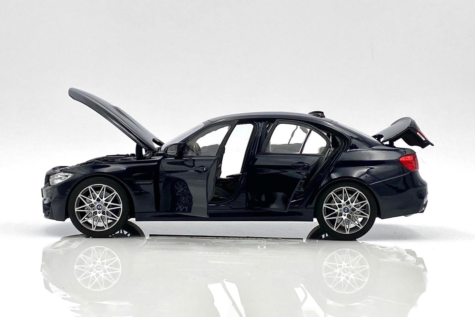 304-036 ノレブ 1/18 BMW M3 Competition 2017 304-036 ノレブ 1/18 BMW M3 Competition 2017