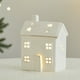 thumbnail image 5 of Hogar y cocina, Decoración del hogar, Decoración navideña, Adornos decorativos de escena luminosa de cerámica con ciervo navideño, muñeco de nieve y anciano para Navidad 2025, Casa pequeña de cerámica, 5 of 6