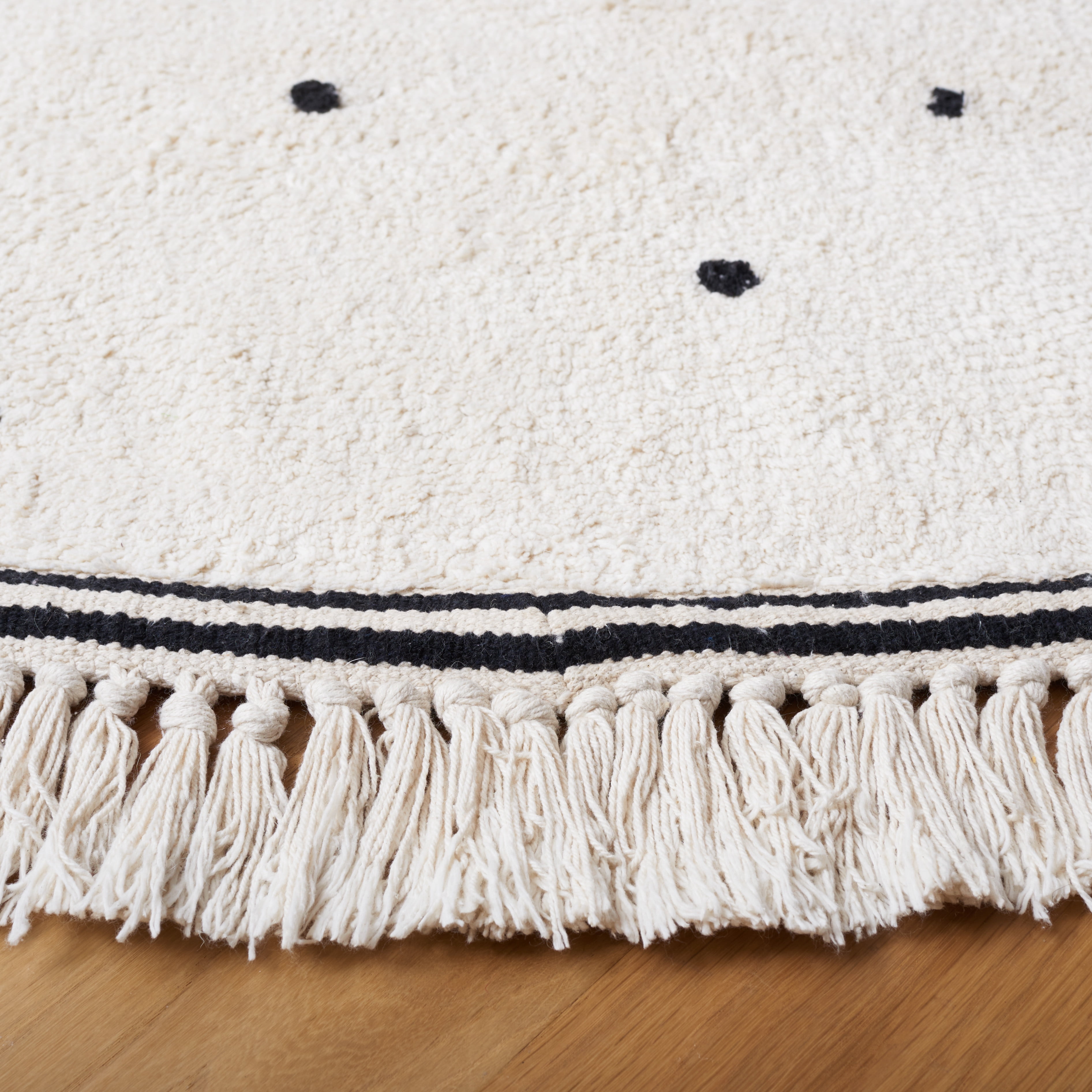 SAFAVIEH Easy Care Leptis Polka Dot Cotton Machine Washable Area Rug, Ivory/Black, 8' x 8' Round