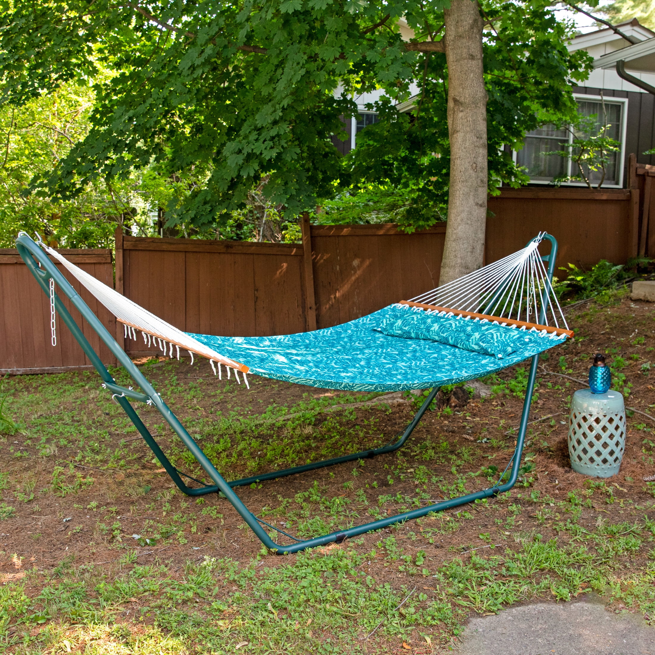 Sunnydaze 2-Person Quilted Polyester Spreader Bar Hammock, 450 lb Capacity - Cool Blue Tropics