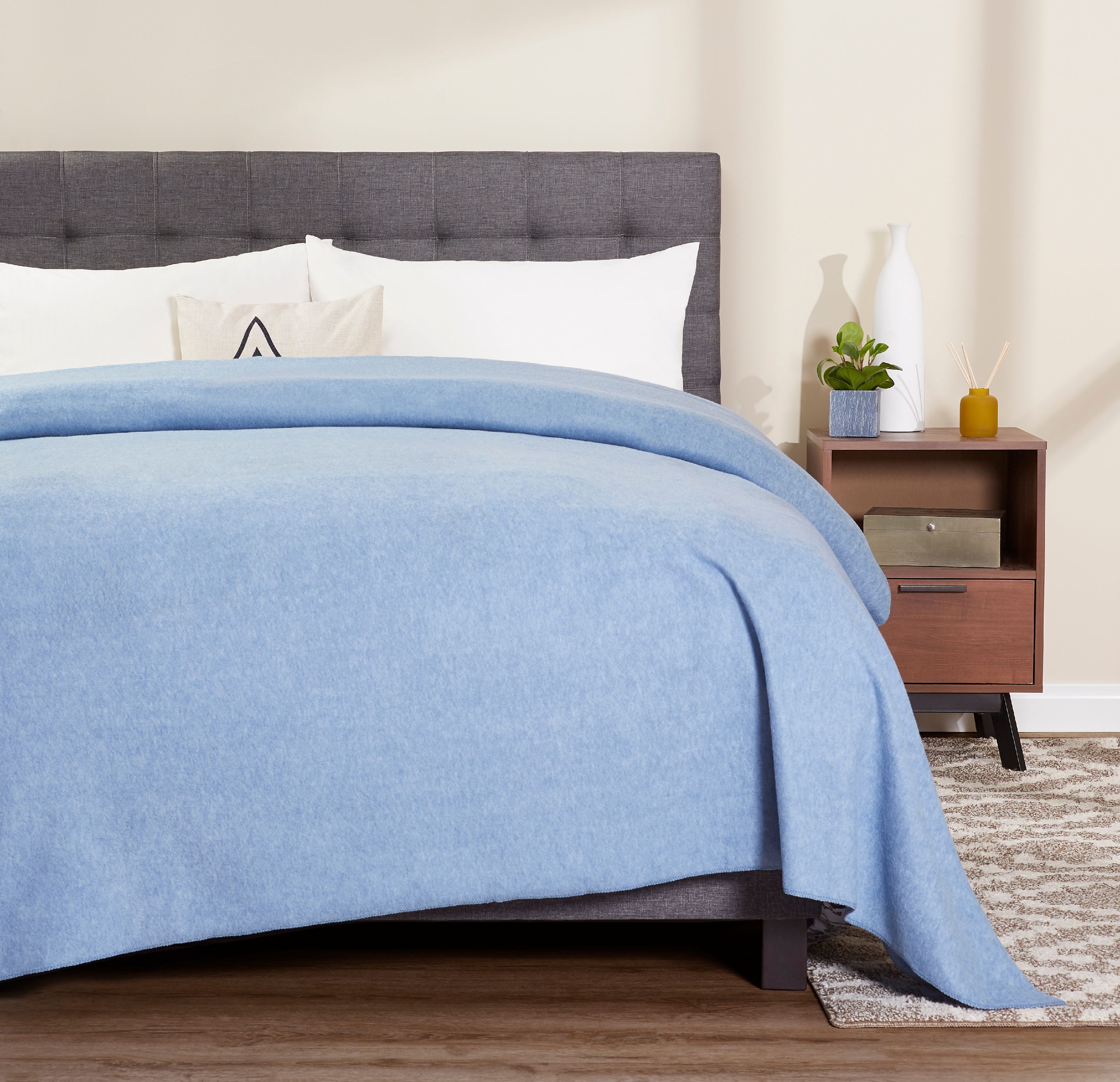 Mainstays Value Blanket, Twin/Twin XL, Blue