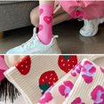 thumbnail image 2 of Calcetines LUVCLS de Fresas Rosas y Blancas Hechos con Algodón y Poliéster Hot U3, 2 of 6