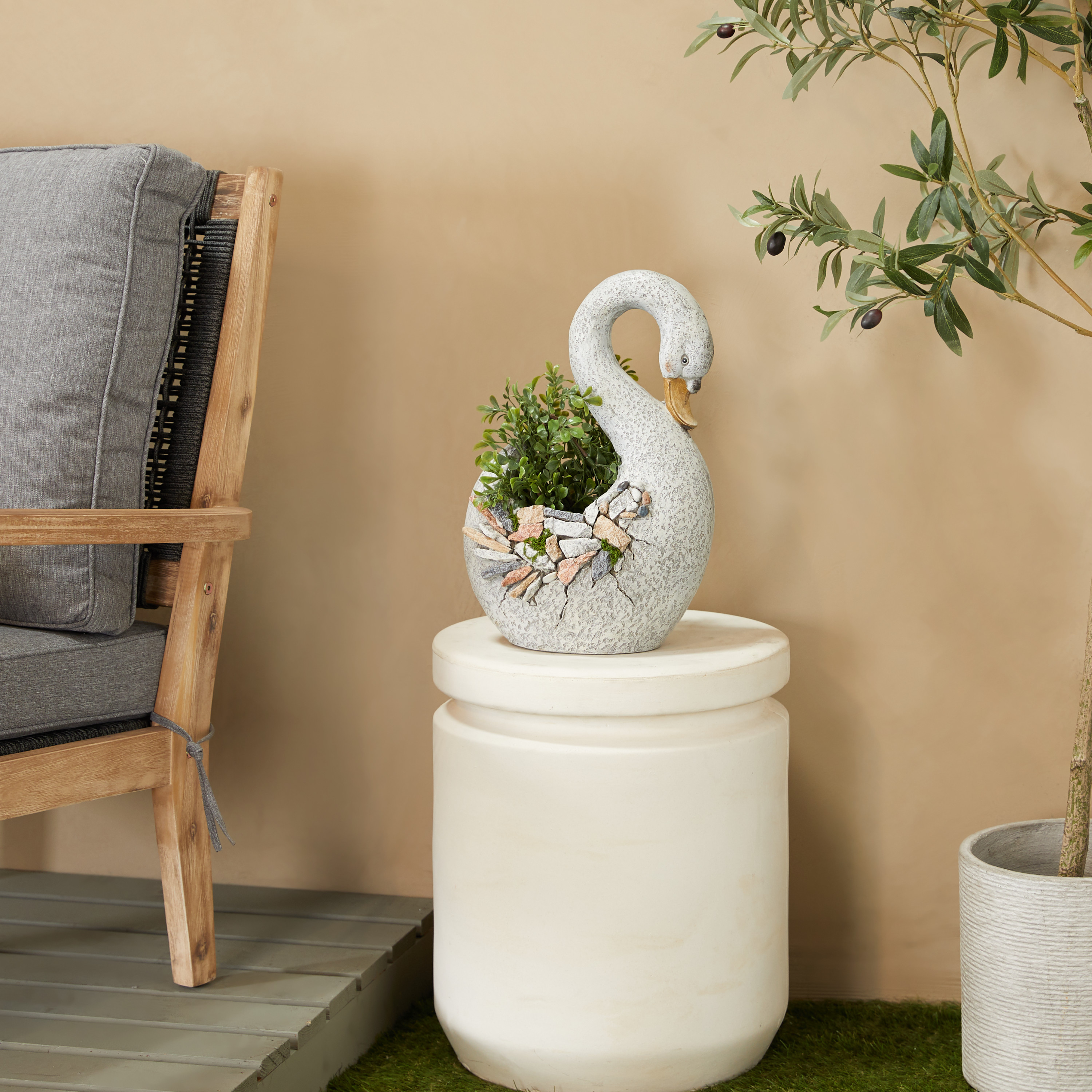 DecMode 11" x 16" Indoor Outdoor Gray Fiberglass Duck Planter with Stone Mosaic Design