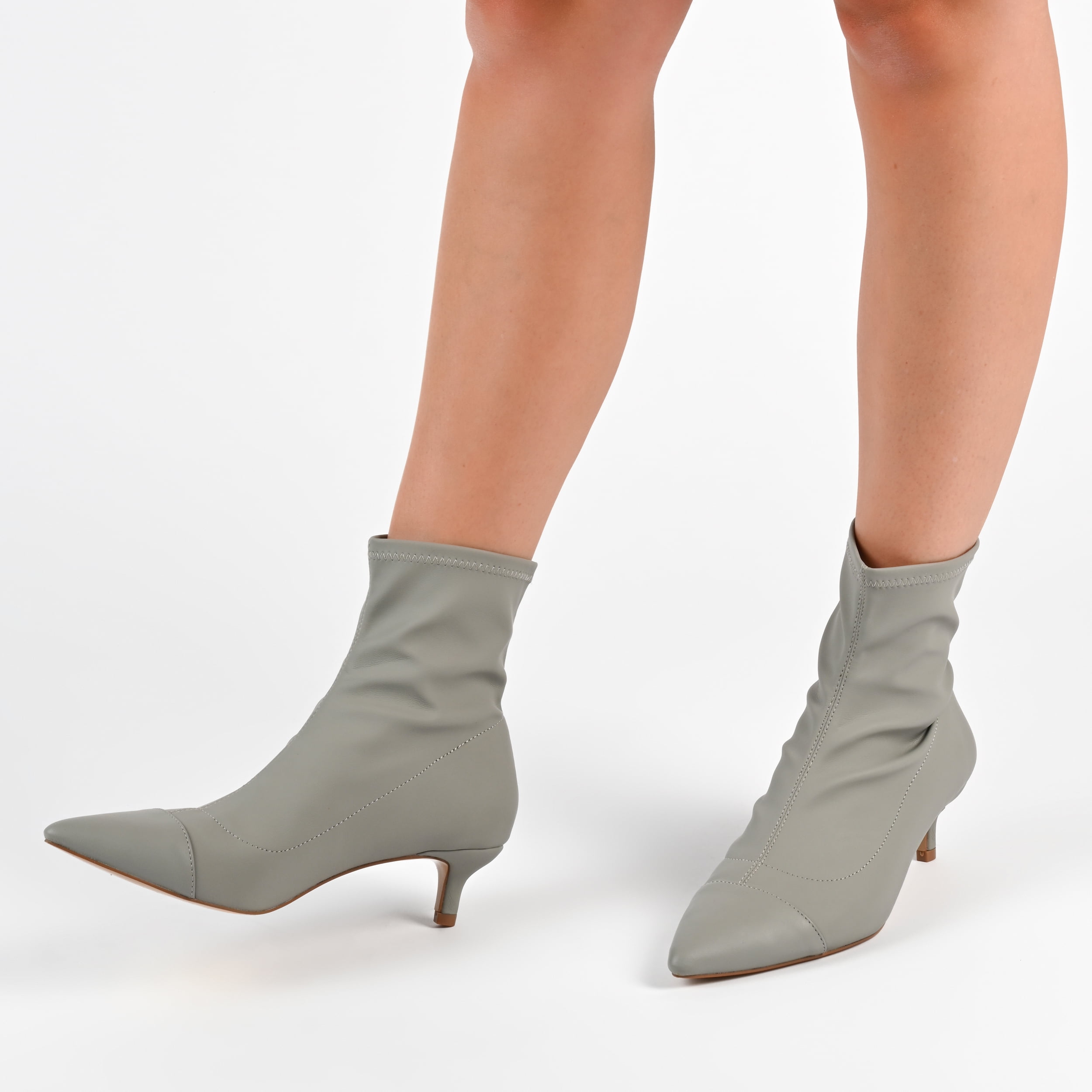 Journee Collection Womens Jadde Tru Comfort Foam Pull On Kitten Heel Bootie
