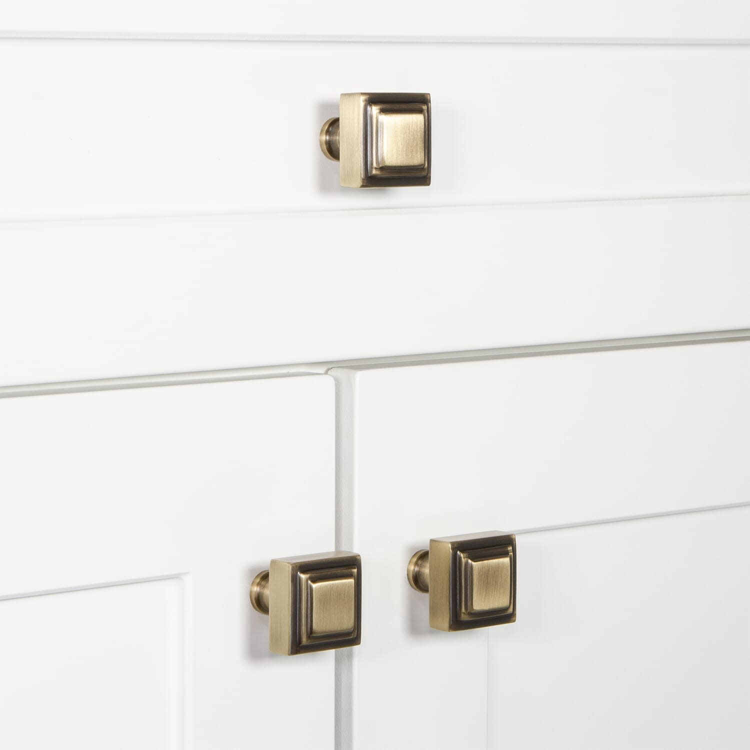 Grandeur 853407 Carre 1-1/4” Solid Brass Square Cabinet Knob - Brass