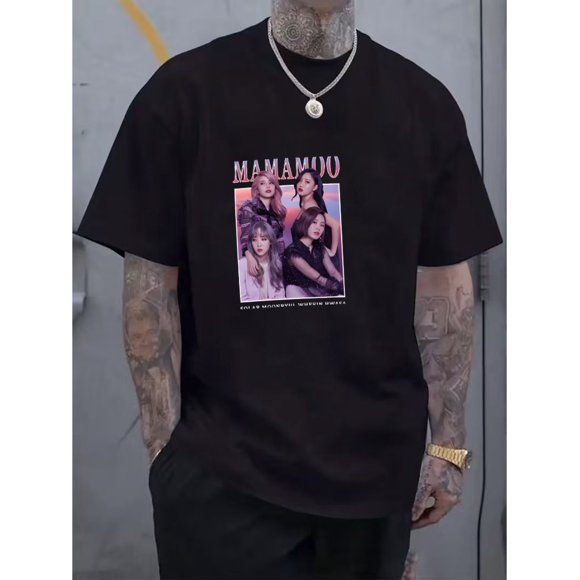 Séance Photo des Membres de MAMAMOO dans un Style Rétro de Groupe avec des T-Shirts des Années 90, Nouvelle Version de Vêtements Vintage Blancs pour Hommes