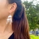 thumbnail image 3 of Pendientes de silla plegable, collar deportivo de silla, pendientes de silla de campaña, pendientes colgantes de oreja, 3 of 3