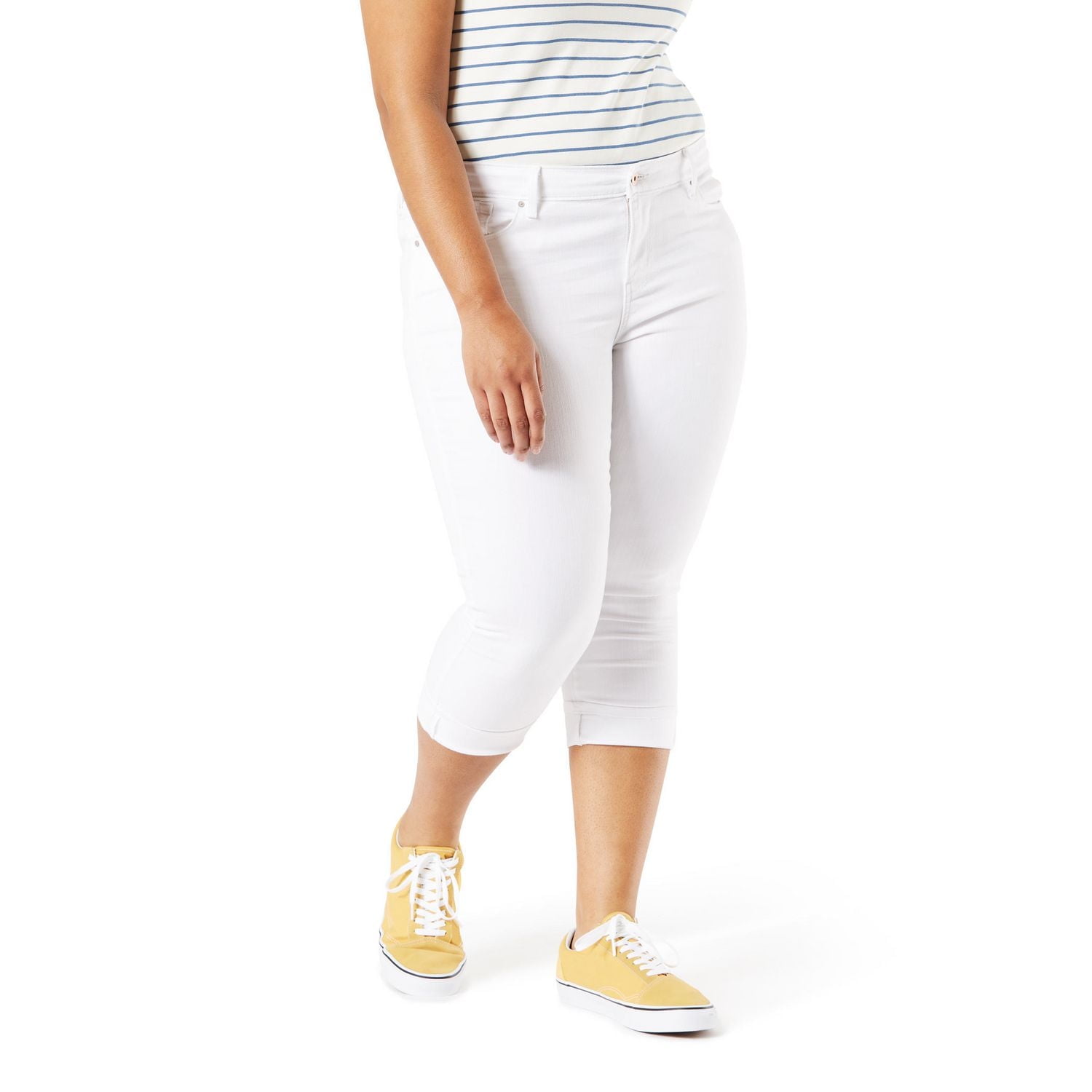 Levi Strauss Signature™ Women's Mid Rise Capris (Online only)