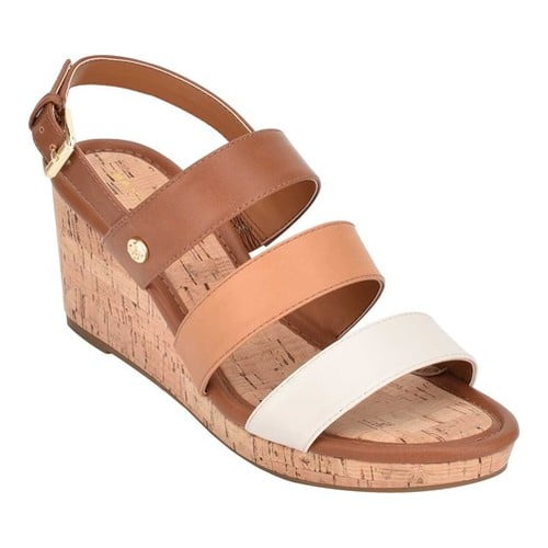 bandolino t strap sandals
