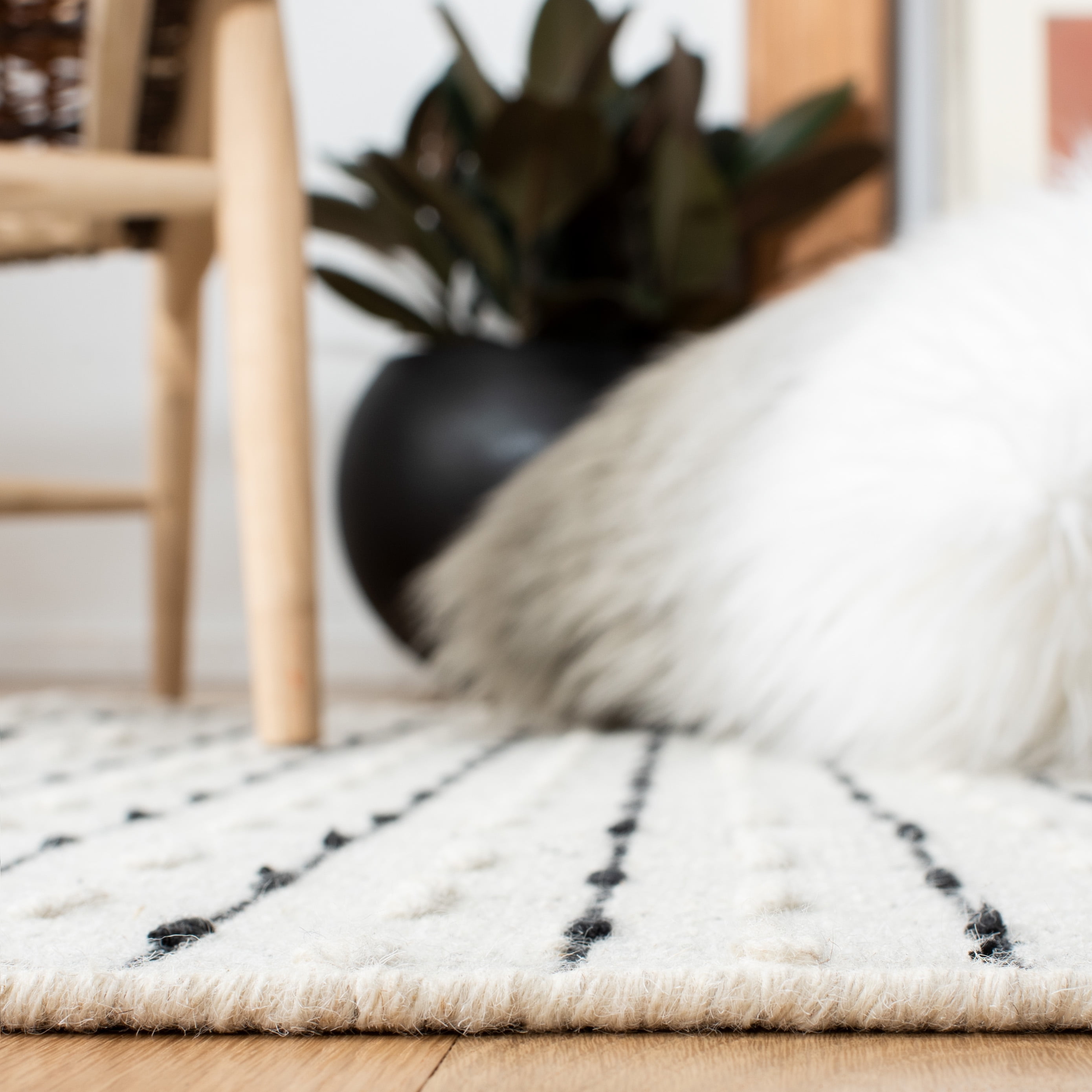 SAFAVIEH Vermont Wynonna Stripe Runner Rug, Ivory/Black, 2'3" x 8'