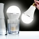 thumbnail image 3 of Bombilla LED recargable de emergencia, luz blanca suave, se ilumina cuando falla la energía, con gancho, 3 of 4
