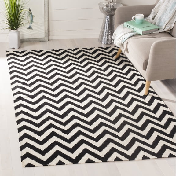 Safavieh Dhurries Bentley Geometric Area Rug, Black/Ivory, 2'6" x 4'